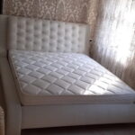 ліжко у спальню